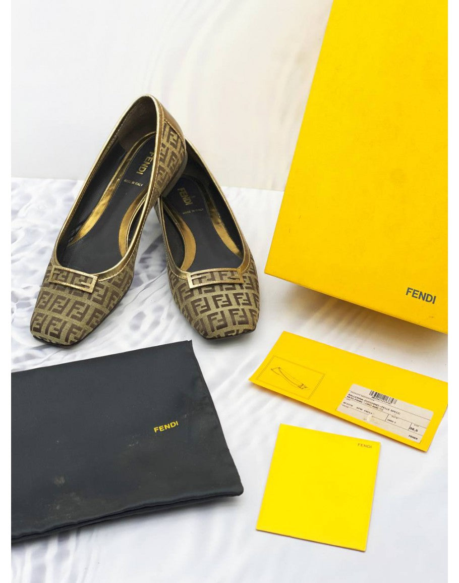 รองเท้าทรงแบน FENDI ผ้าแคนวาส ลาย FF Monogram Zucca มาพร้อมกล่องและอุปกรณ์ครบชุด