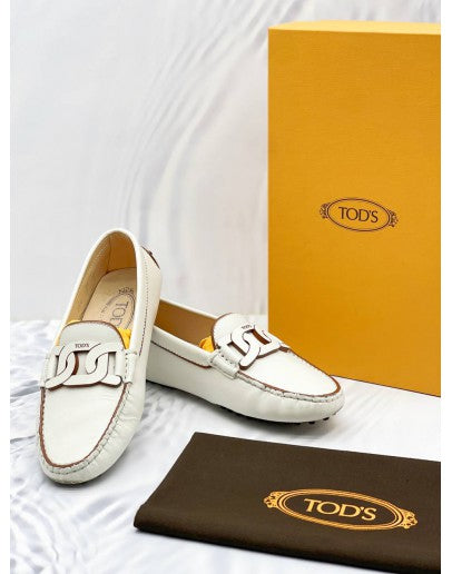 รองเท้าทรงแบน TOD’S รุ่น Kate Gommino หนังลูกวัวแท้ มาพร้อมกล่องและอุปกรณ์ครบชุด
