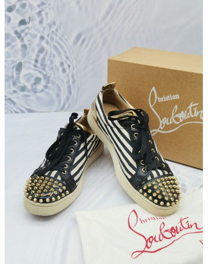 รองเท้าผ้าใบ CHRISTIAN LOUBOUTIN สีดำ ตกแต่งขอบสีทอง ขนาด 41