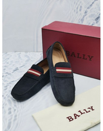 รองเท้าโลฟเฟอร์ BALLY ขนาด US 6.5 ทำจากหนังกลับสีน้ำเงินเข้ม มาพร้อมกล่องและอุปกรณ์ครบชุด